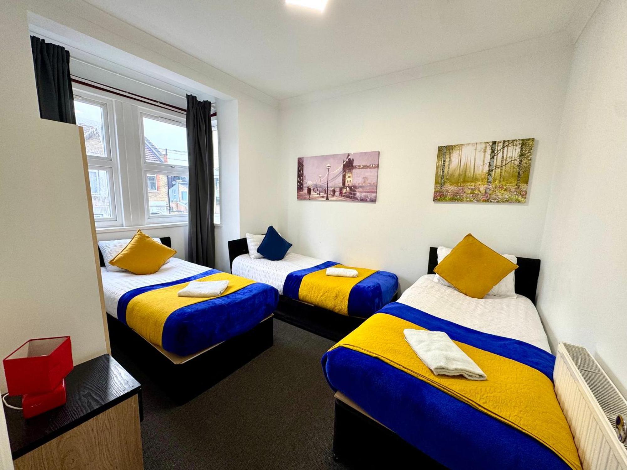 3 Bedrooms Spacious House, Separate Reception, 2 Full Bathrooms, Parking, Garden Лондон Екстер'єр фото